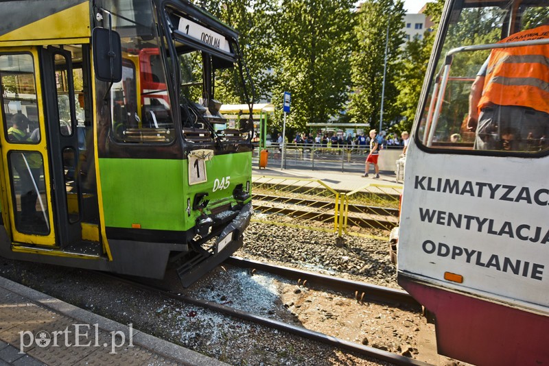 Zderzenie tramwajów na płk. Dąbka zdjęcie nr 208680