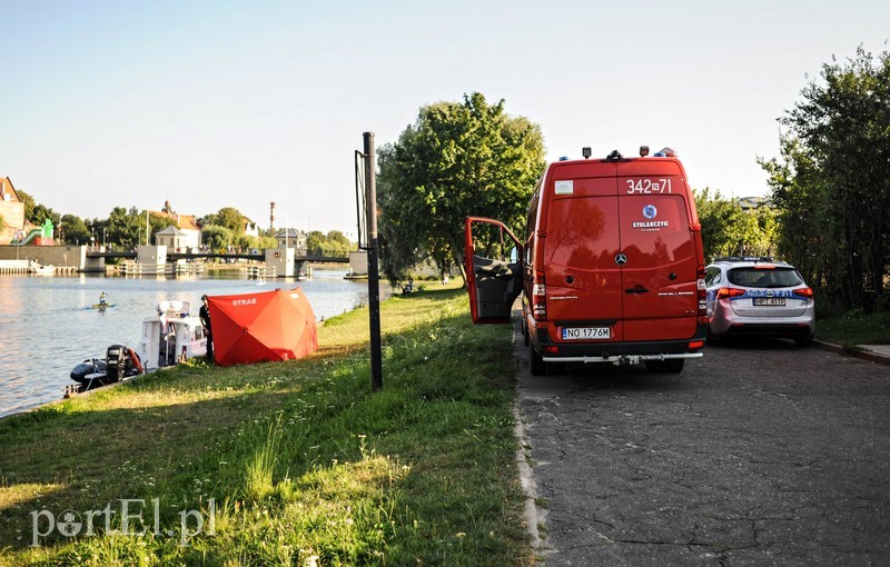 Starszy mężczyzna utonął w rzece Elbląg zdjęcie nr 209007