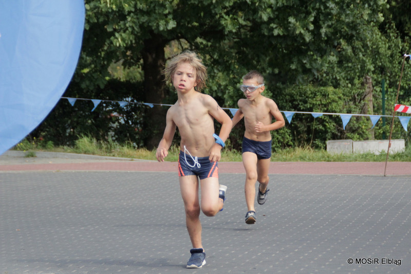 Pływali i biegali w pierwszym elbląskim Aquathlonie zdjęcie nr 209456