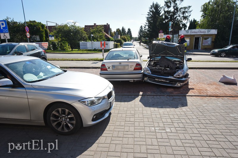 Kolizja na ul. Królewieckiej, sprawca miał prawie 4 promile! zdjęcie nr 210223