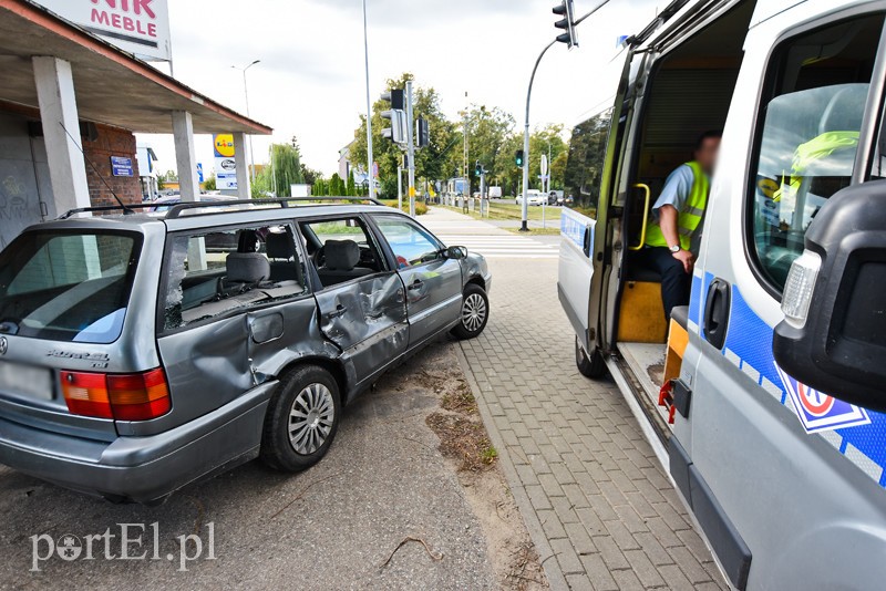 Kolizja volkswagena z tramwajem na al. Grunwaldzkiej zdjęcie nr 210265