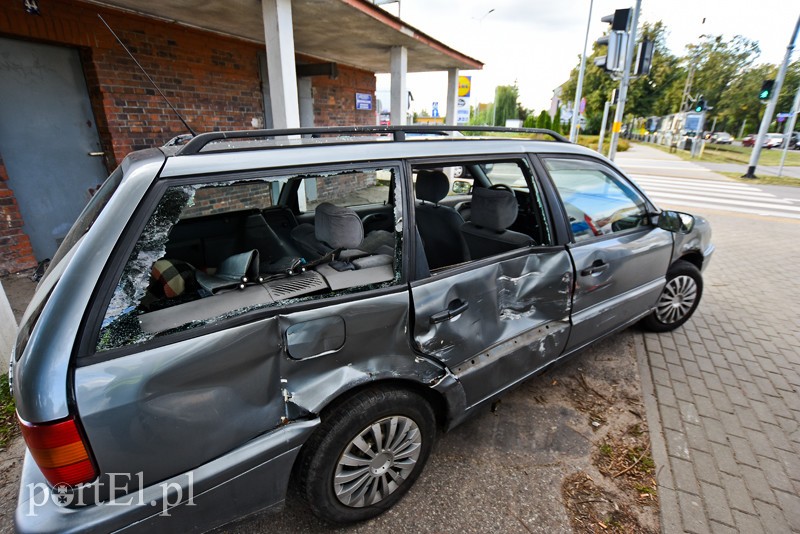 Kolizja volkswagena z tramwajem na al. Grunwaldzkiej zdjęcie nr 210263