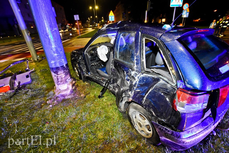 Zderzenie seata z oplem wieczorową porą zdjęcie nr 210609