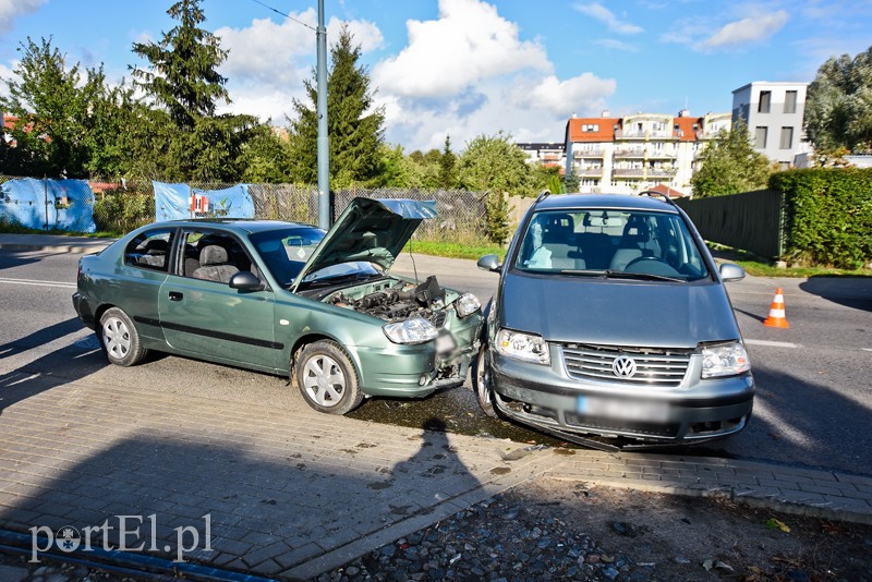 Czołowe zderzenie na ul. Browarnej zdjęcie nr 210679