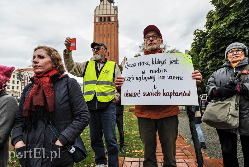 Protestujący:"Pycha w kościele katolickim jest najgorszym grzechem" zdjęcie nr 211916