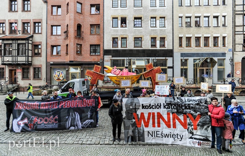 Protestujący:"Pycha w kościele katolickim jest najgorszym grzechem" zdjęcie nr 211932