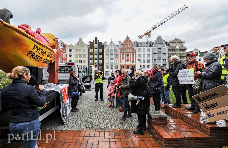 Protestujący:"Pycha w kościele katolickim jest najgorszym grzechem" zdjęcie nr 211910