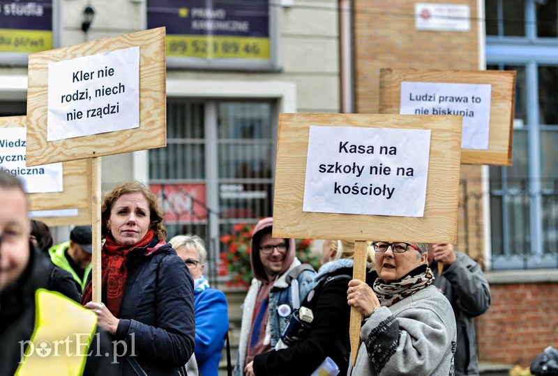 Protestujący:"Pycha w kościele katolickim jest najgorszym grzechem" zdjęcie nr 211924