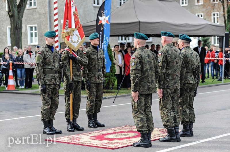  Pułk ma swój sztandar zdjęcie nr 213213