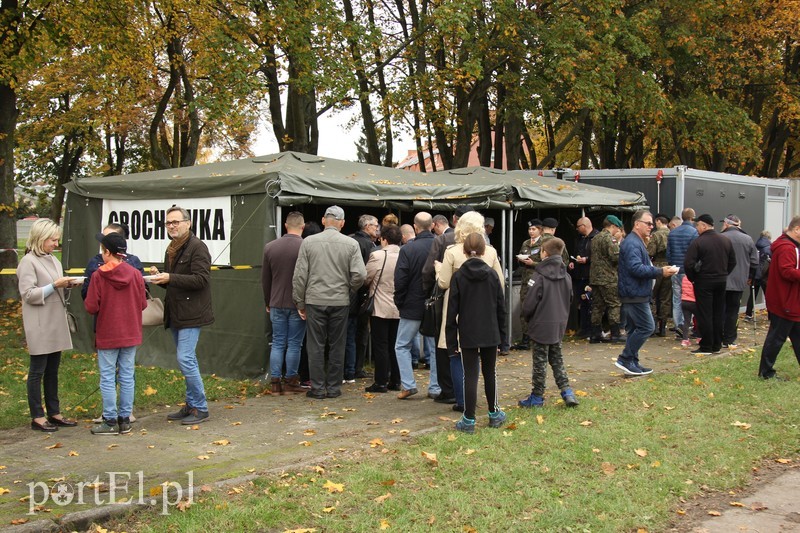  Pułk ma swój sztandar zdjęcie nr 213243