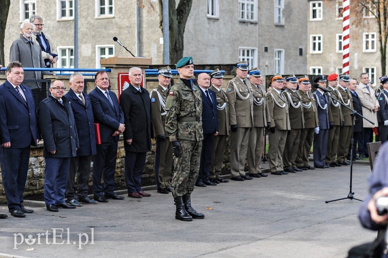  Pułk ma swój sztandar zdjęcie nr 213205