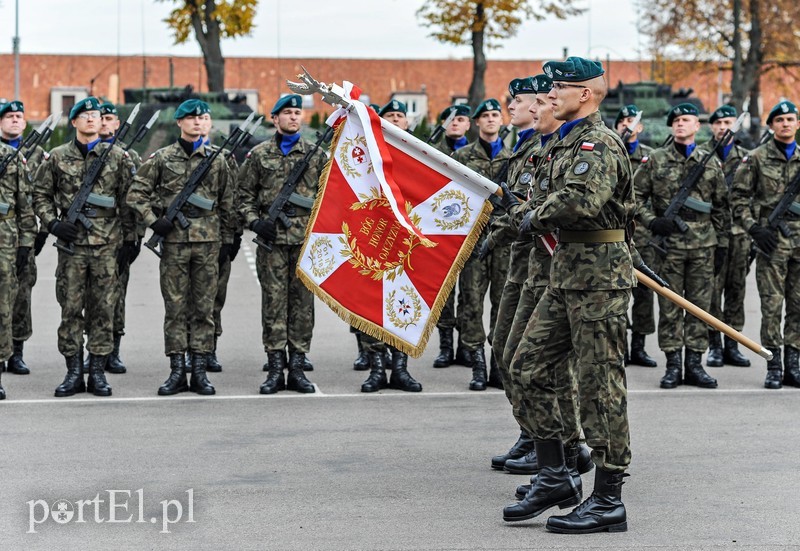  Pułk ma swój sztandar zdjęcie nr 213242