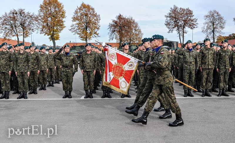  Pułk ma swój sztandar zdjęcie nr 213217