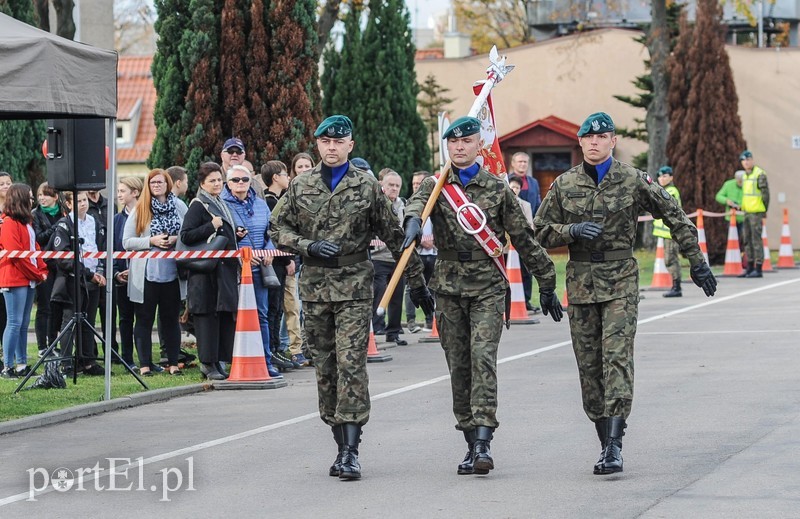  Pułk ma swój sztandar zdjęcie nr 213212