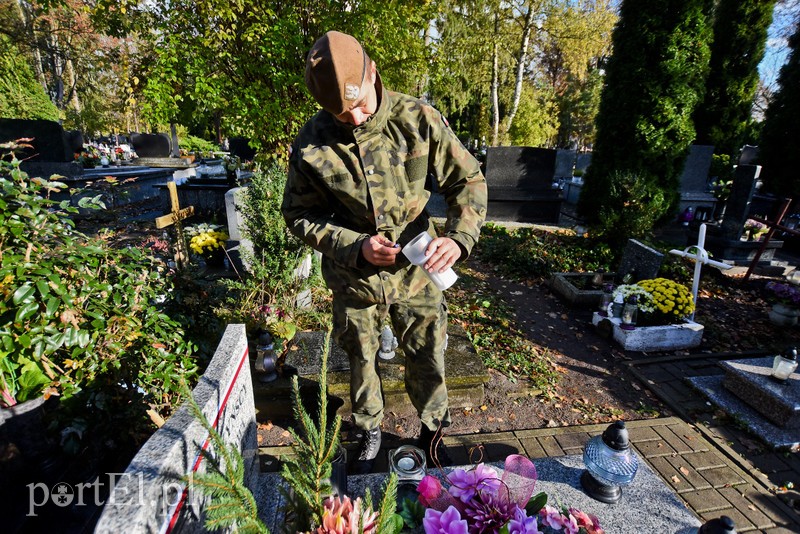 Sprzątali groby polskich bohaterów zdjęcie nr 213938