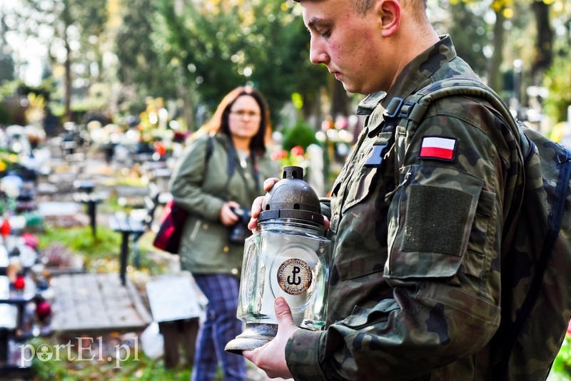 Sprzątali groby polskich bohaterów zdjęcie nr 213942