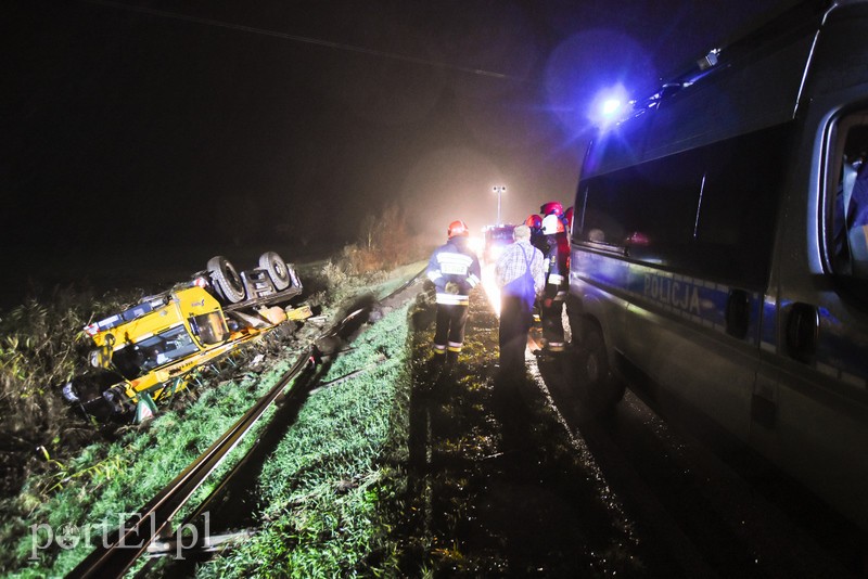 Dźwig dachował do rowu pod Jegłownikiem zdjęcie nr 214235