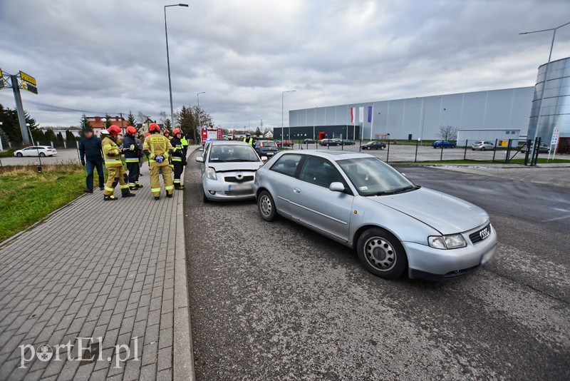 Zderzenie toyoty z audi na ul. Żuławskiej zdjęcie nr 215619