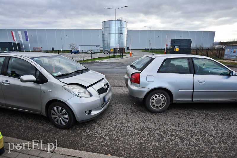 Zderzenie toyoty z audi na ul. Żuławskiej zdjęcie nr 215618