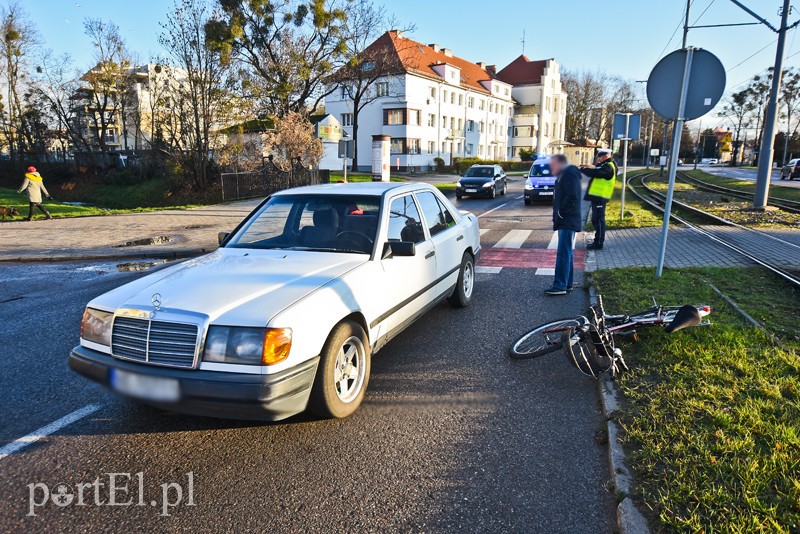 Potrącenie rowerzystki na przejściu dla pieszych zdjęcie nr 215643