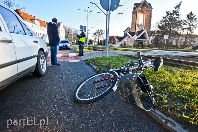 Potrącenie rowerzystki na przejściu dla pieszych zdjęcie nr 215645