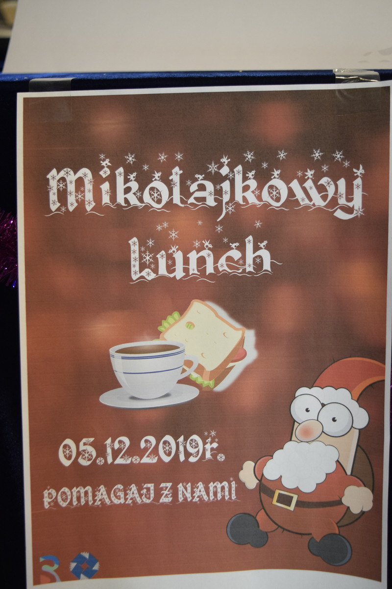 Studenci świętowali mikołajki zdjęcie nr 215931