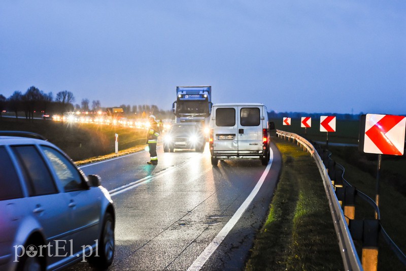 Wyprzedzała na zakręcie, skończyła w rowie i bez prawa jazdy zdjęcie nr 216415