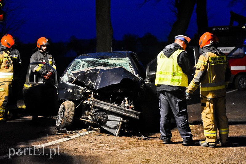 Fiat uderzył w drzewo pod Milejewem zdjęcie nr 216628