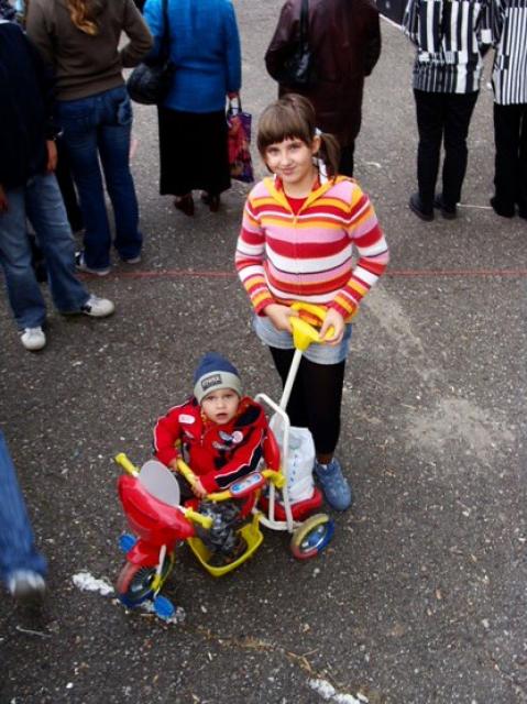 Dożynkowe święto z kuglarzami w tle zdjęcie nr 17495