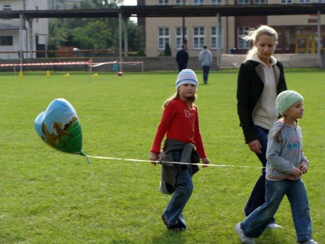 Dożynkowe święto z kuglarzami w tle zdjęcie nr 17486