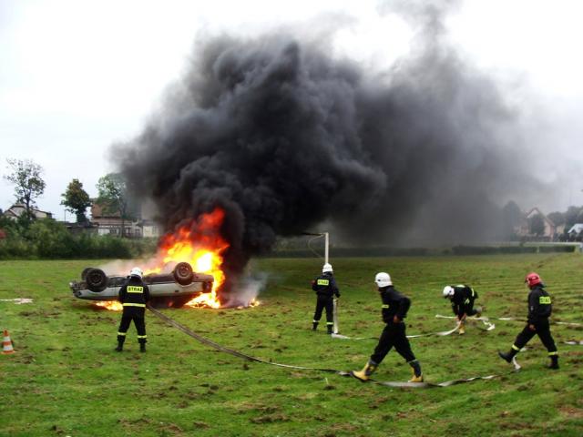 Dożynkowe święto z kuglarzami w tle zdjęcie nr 17497