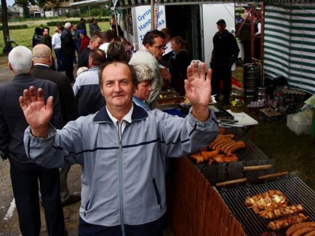 Dożynkowe święto z kuglarzami w tle zdjęcie nr 17493