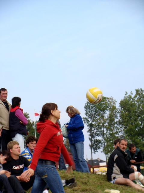 Dożynkowe święto z kuglarzami w tle zdjęcie nr 17478