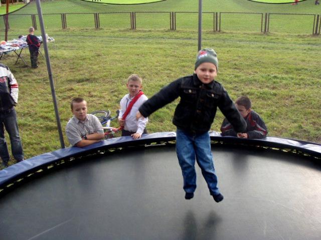 Dożynkowe święto z kuglarzami w tle zdjęcie nr 17490