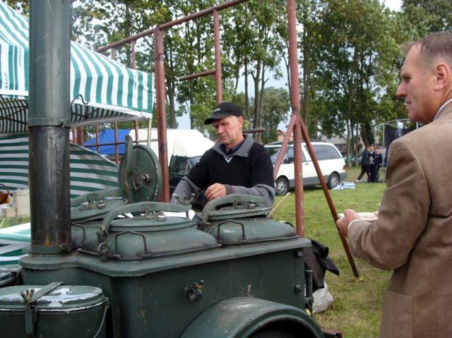Dożynkowe święto z kuglarzami w tle zdjęcie nr 17491