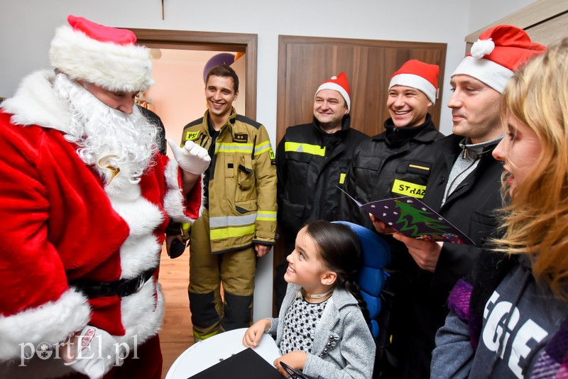 Strażacy i św. Mikołaj spełniają marzenia zdjęcie nr 216777