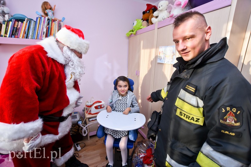 Strażacy i św. Mikołaj spełniają marzenia zdjęcie nr 216766