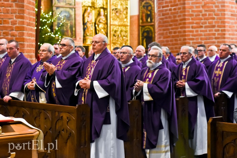 Elblążąnie pożegnali ks. Mieczysława Józefczyka zdjęcie nr 217268