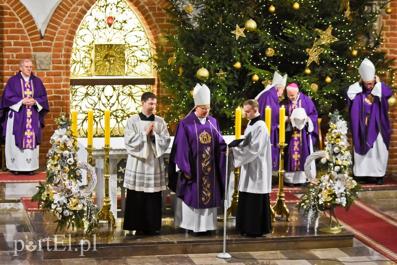 Elblążąnie pożegnali ks. Mieczysława Józefczyka zdjęcie nr 217279