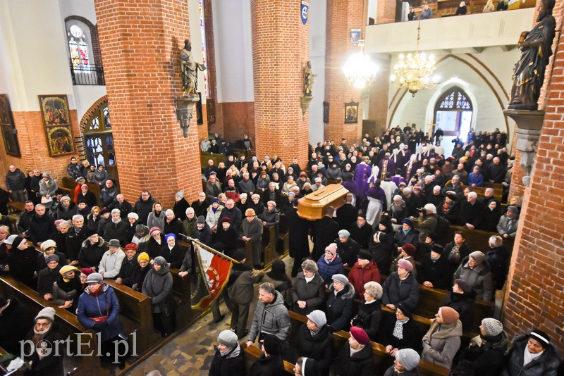 Elblążąnie pożegnali ks. Mieczysława Józefczyka zdjęcie nr 217284