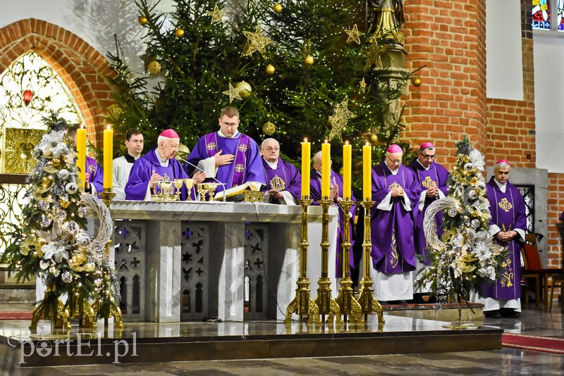 Elblążąnie pożegnali ks. Mieczysława Józefczyka zdjęcie nr 217267