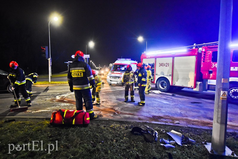 Elbląg Czołowe zderzenie dwóch toyot na ul. Warszawskiej