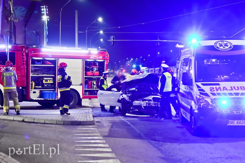 Zderzenie bmw z alfą romeo na skrzyżowaniu ul. Płk. Dąbka z Ogólną zdjęcie nr 218653