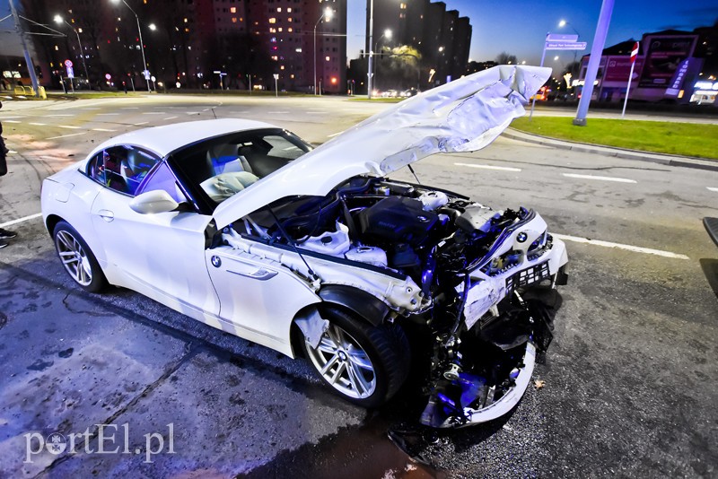 Zderzenie bmw z alfą romeo na skrzyżowaniu ul. Płk. Dąbka z Ogólną zdjęcie nr 218645