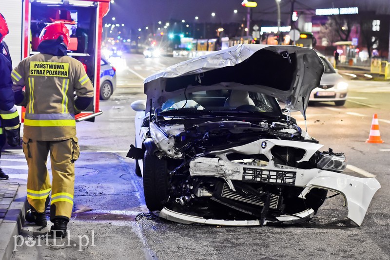 Zderzenie bmw z alfą romeo na skrzyżowaniu ul. Płk. Dąbka z Ogólną zdjęcie nr 218651