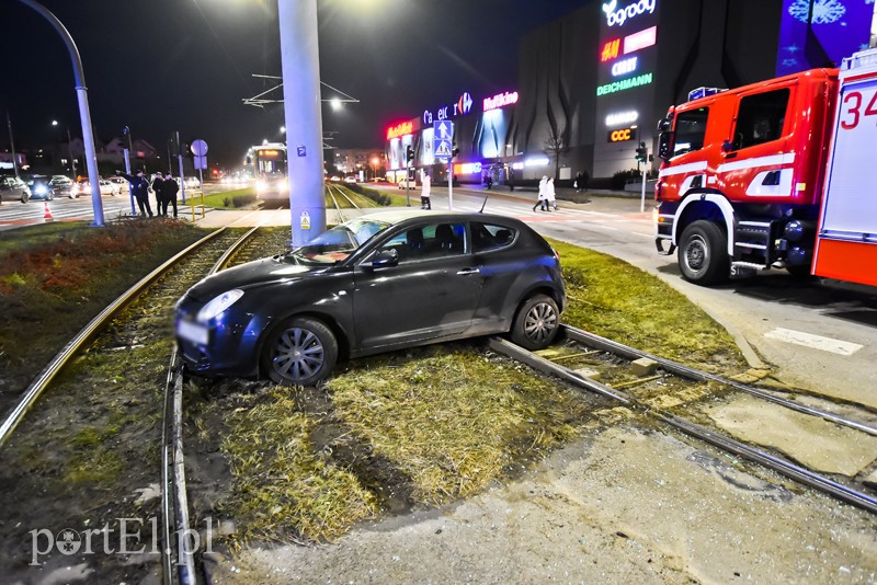 Zderzenie bmw z alfą romeo na skrzyżowaniu ul. Płk. Dąbka z Ogólną zdjęcie nr 218647