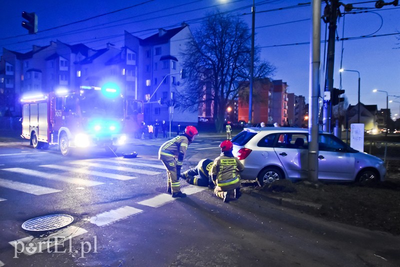 Kolizja skody z tramwajem na ul. Robotniczej zdjęcie nr 219644