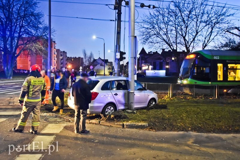 Kolizja skody z tramwajem na ul. Robotniczej zdjęcie nr 219653