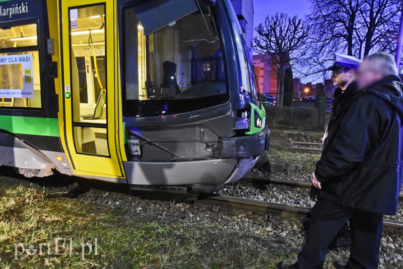 Kolizja skody z tramwajem na ul. Robotniczej zdjęcie nr 219647