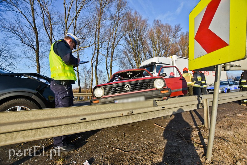 Zderzenie volkswagena z kią na drodze krajowej nr 22 zdjęcie nr 219802